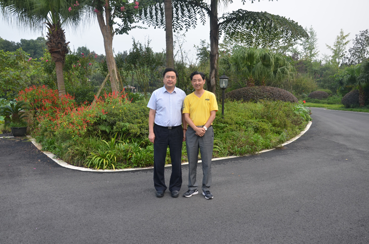 1492480444138590.jpg 1-4詞作者趙振元(左)與曲作者彭濤(右)合影.JPG