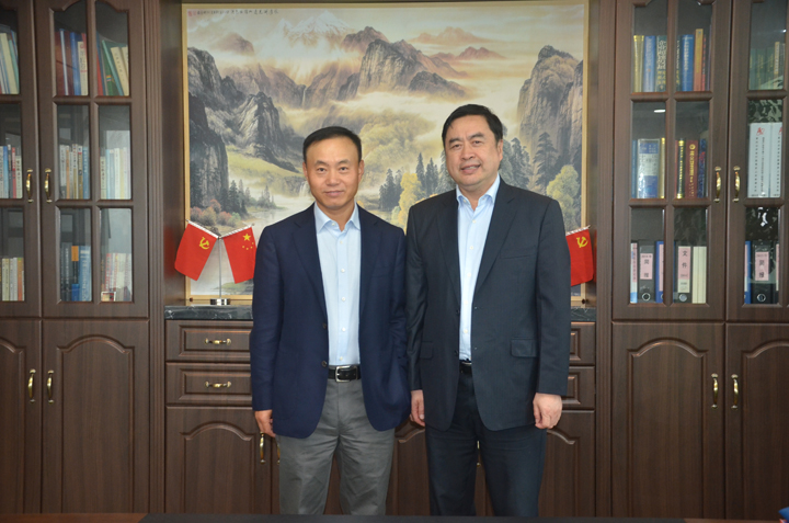 1492481292550547.jpg 1-2趙振元與施正榮親切合影.JPG