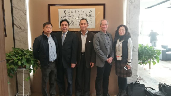 11-趙振元、副院長姚虹與洪啟財(cái)副總裁一行親切合影.jpg