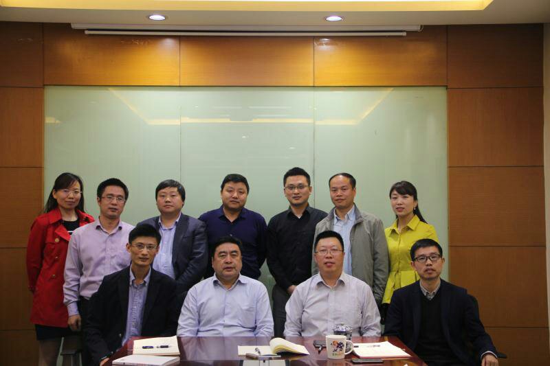 1496507344148368.jpg 4-趙振元同志和與會(huì)干部親切合影.jpg